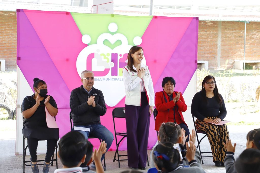 Entrega de desayunados escolares